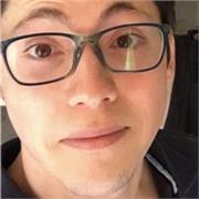 Bioquímico dicta clases de bioquímica